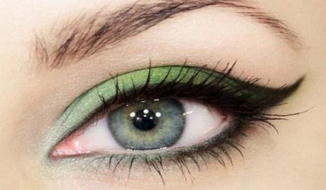 Természetes szem smink a zöld szemekhez lépésről lépésre