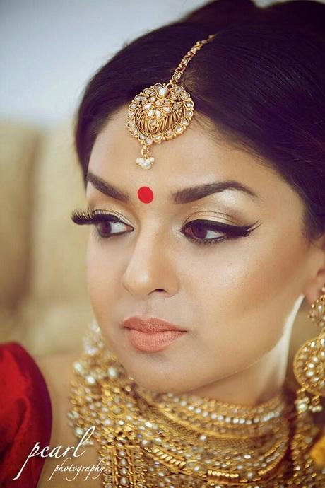 Egyszerű menyasszonyi smink Indiai lépésről lépésre