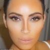 Kim kardashian kontúrozó smink lépésről lépésre